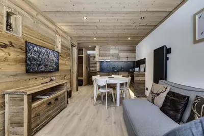 Télévision ou salle de divertissement dans l'établissement Résidence Val D'isere Village - Appartement entièrement rénové Ski aux pieds Parking couvert MAE-7483