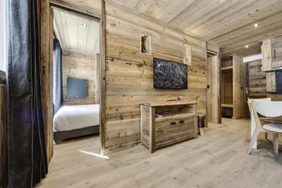 Télévision ou salle de divertissement dans l'établissement Résidence Val D'isere Village - Appartement entièrement rénové Ski aux pieds Parking couvert MAE-7483