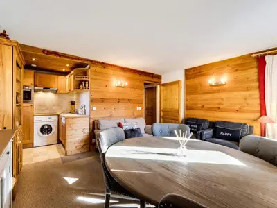 Cuisine ou kitchenette dans l'établissement Résidence Val D'isere Village - Appartement lumineux Ski aux pieds Parking couvert MAE-7503