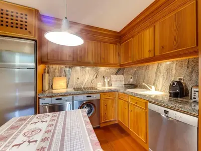Cuisine ou kitchenette dans l'établissement Résidence Hauts De Val - Appartement lumineux Centre station Terrasse MAE-7523