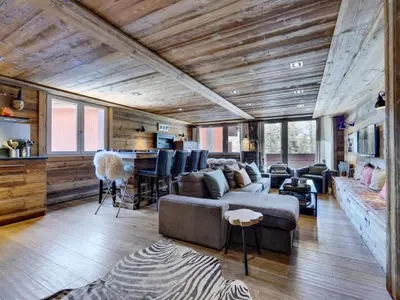 Coin salon dans l'établissement Chalet De Bellevarde - Appartement agréable Centre station MAE-7353