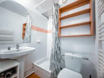 Salle de bains dans l'établissement Studio cosy pour 2 pers. au Val Claret, proche des pistes - FR-1-411-993