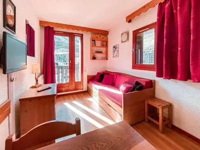 Télévision ou salle de divertissement dans l'établissement Studio cosy pour 2 pers. au Val Claret, proche des pistes - FR-1-411-993