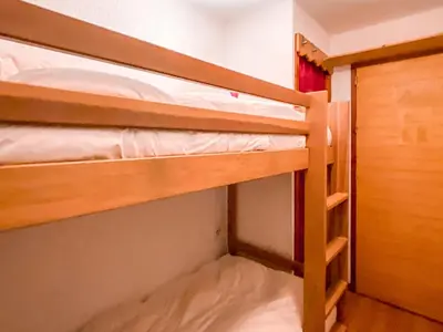 Un ou plusieurs lits dans un hébergement de l'établissement Studio cosy pour 2 pers. au Val Claret, proche des pistes - FR-1-411-993