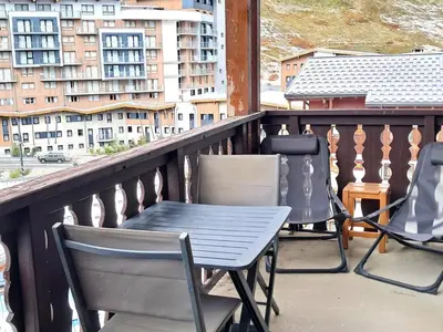 Balcon ou terrasse dans l'établissement Studio cosy pour 2 pers. au Val Claret, proche des pistes - FR-1-411-993