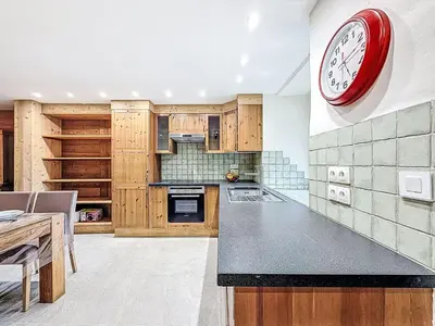 Cuisine ou kitchenette dans l'établissement Chalet Chalet La Bergerie by Interhome