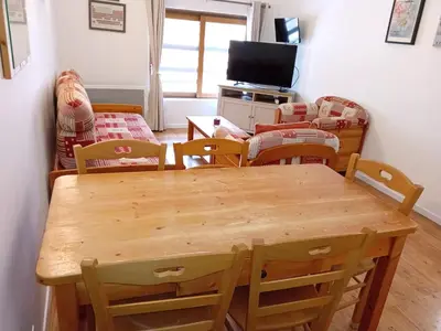 Télévision ou salle de divertissement dans l'établissement Terrasses E 405 - PARC NAT VANOISE appart 8 pers