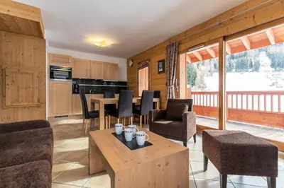Coin salon dans l'établissement Les Chalet De Flambeau - Appartement 3 pièces - 6 personnes MAE-9473