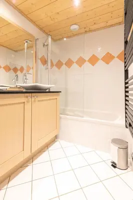 Salle de bains dans l'établissement Les Chalet De Flambeau - Appartement 3 pièces - 6 personnes MAE-9473