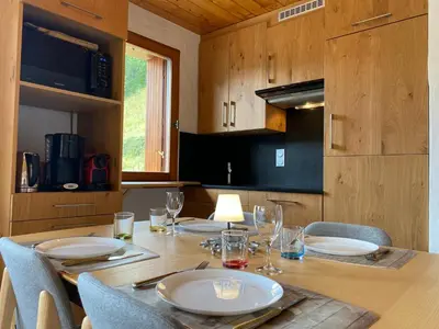 Cuisine ou kitchenette dans l'établissement Les 4000 - Vue à couper le souffle, charme montagnard et confort moderne pour 4 à 6 personnes à 200m des pistes