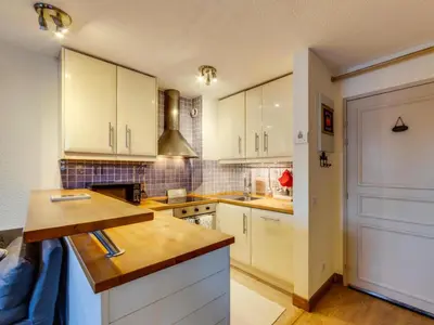 Cuisine ou kitchenette dans l'établissement Résidence Rond Point Des Pistes - Appartement confortable Ski aux pieds Balcon MAE-3173