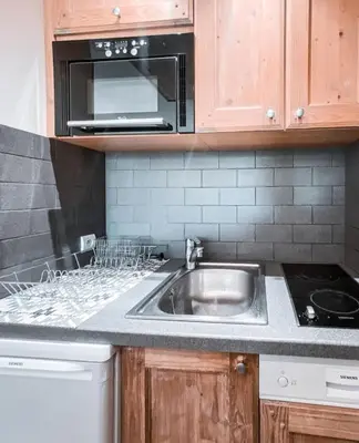 Cuisine ou kitchenette dans l'établissement Résidence Saint Michel - Charmant appartement 2 pièces 6 personnes au calme avec garage, offrant une vue sur les montagnes, proche des pistes, dans le qu MAE-6743