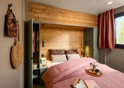 Un ou plusieurs lits dans un hébergement de l'établissement Résidence Camping La Buidonniere - Chalet confortable et lumineux en pleine nature MAE-1033