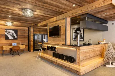 Télévision ou salle de divertissement dans l'établissement Black Diamond - Chalet Bansky