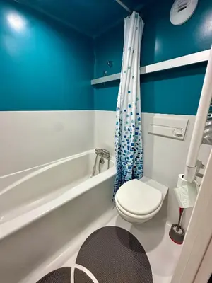Salle de bains dans l'établissement Le Cocon Savoyard - Ménage inclus - Arc 2000 - Ski IN-OUT - Conciergerie du Varet