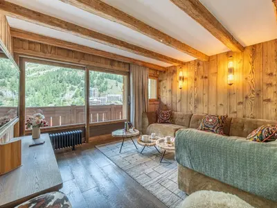 Coin salon dans l'établissement Appartement de standing avec cheminée et WiFi à Val-d'Isère - FR-1-694-435