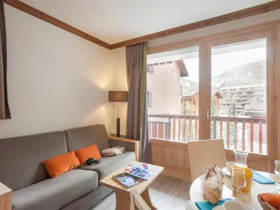 Coin salon dans l'établissement Charmant studio centre Val d'Isère - Balcon vue montagne -