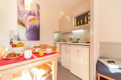 Cuisine ou kitchenette dans l'établissement Résidence La Daille - Val-d'Isère
