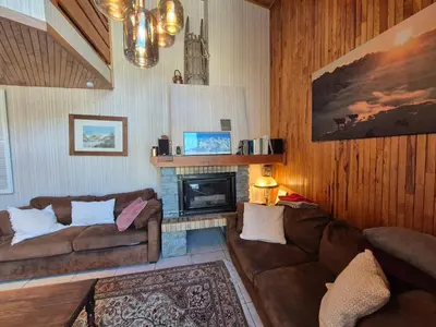 Coin salon dans l'établissement Superbe appartement 8 personnes - Skis aux pieds
