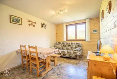 Coin salon dans l'établissement Résidence Corniche - En étage supérieur avec une belle vue dégagée sur les montagnes. MAE-4953