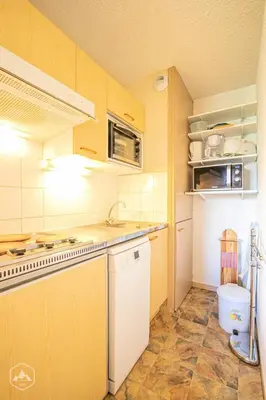 Cuisine ou kitchenette dans l'établissement Résidence Corniche - En étage supérieur avec une belle vue dégagée sur les montagnes. MAE-4953