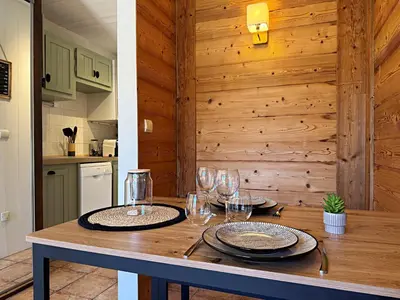 Cuisine ou kitchenette dans l'établissement Écureuil, studio cocooning 5 minutes des télécabines