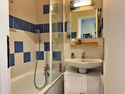 Salle de bains dans l'établissement Écureuil, studio cocooning 5 minutes des télécabines
