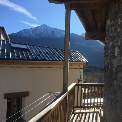 Vue générale sur la montagne ou vue sur la montagne depuis l'appartement