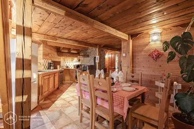 Cuisine ou kitchenette dans l'établissement Lodenou apprt 4-6 people Aussois