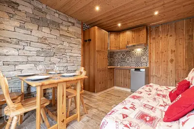 Cuisine ou kitchenette dans l'établissement Cozy Studio 2-4 people Aussois - L'Eterlou