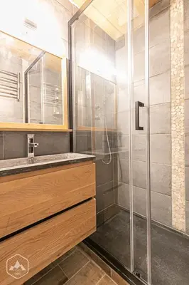 Salle de bains dans l'établissement Cozy Studio 2-4 people Aussois - L'Eterlou