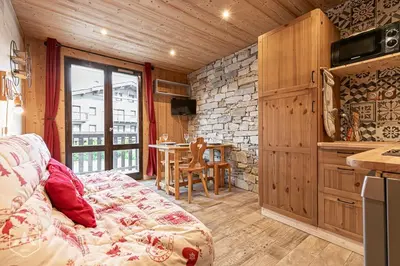 Cuisine ou kitchenette dans l'établissement Cozy Studio 2-4 people Aussois - L'Eterlou