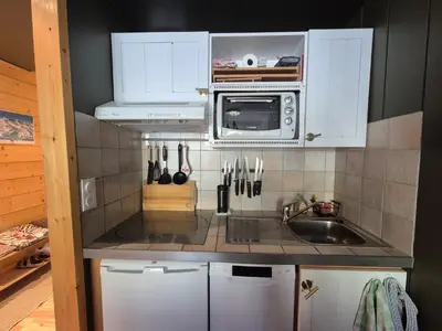 Cuisine ou kitchenette dans l'établissement Charmant T2 centre Val Claret Tignes