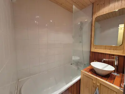 Salle de bains dans l'établissement Charmant T2 centre Val Claret Tignes