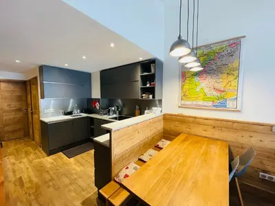 Cuisine ou kitchenette dans l'établissement MyHome - Spacieux T4 rénové au cœur du Val Claret - 8pax