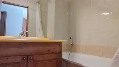 Salle de bains dans l'établissement Paradiski proche des pistes plan peisey