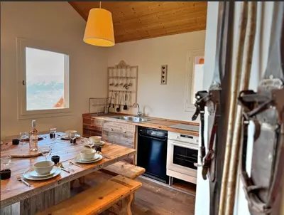 Cuisine ou kitchenette dans l'établissement L'ours Et L'ange