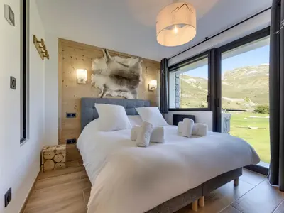 Un ou plusieurs lits dans un hébergement de l'établissement Chalet rénové pour 10 pers. avec sauna à Tignes, Chartreux - FR-1-641-121