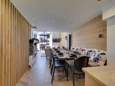 Coin salon dans l'établissement Chalet rénové pour 10 pers. avec sauna à Tignes, Chartreux - FR-1-641-121