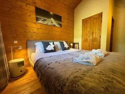 Un ou plusieurs lits dans un hébergement de l'établissement Artemisia - 4 bed apartment stunning views