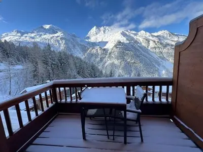 Vue générale sur la montagne ou vue sur la montagne depuis l'appartement
