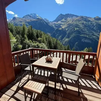 Artemisia - 4 bed apartment stunning views