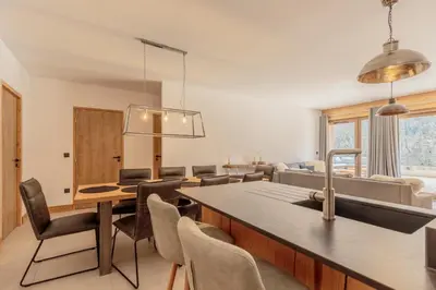 Coin salon dans l'établissement Hara-Kiri, superbe appartement avec terrasse vue montagne
