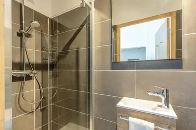 Salle de bains dans l'établissement Bellecôte – superbe appartement chaleureux vue montagne