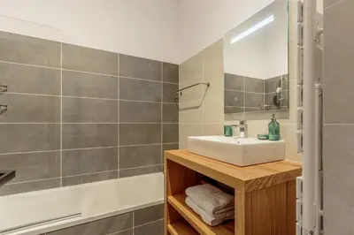 Salle de bains dans l'établissement Bellecôte – superbe appartement chaleureux vue montagne