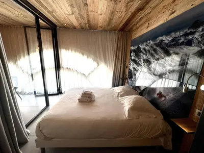 Un ou plusieurs lits dans un hébergement de l'établissement Bright 3 Bed Apartment - Arc 1950 - Auberge Jerome