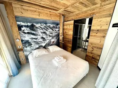 Un ou plusieurs lits dans un hébergement de l'établissement Bright 3 Bed Apartment - Arc 1950 - Auberge Jerome