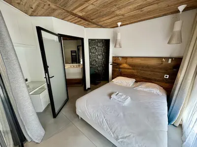 Un ou plusieurs lits dans un hébergement de l'établissement Bright 3 Bed Apartment - Arc 1950 - Auberge Jerome
