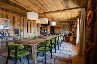 Restaurant ou autre lieu de restauration dans l'établissement Chalet Sapins - Full Chalet - Luxury Experience - Elegance & Confort - Private Pool