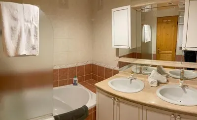 Salle de bains dans l'établissement Les Gentianes